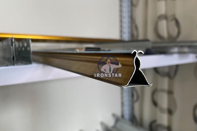 Rollo del canal de la gota del ángulo del triángulo que forma la máquina