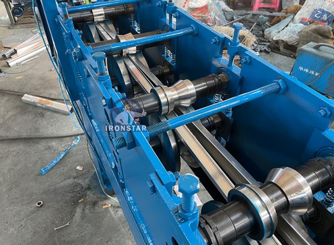 Rollo cuadrado del tubo que forma la máquina 4