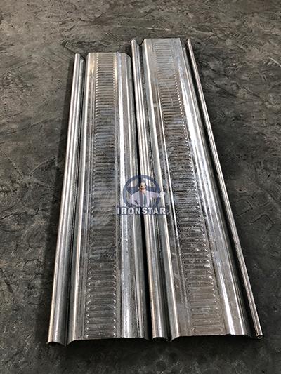 rollo de la puerta del obturador que forma la máquina